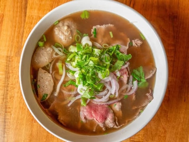 P2. Phở Bò Viên (Beef Meatball Pho).