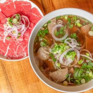 P3. Phở Tái (Rare Beef Pho)